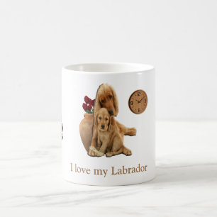 Labrador hämtar kaffe mugg