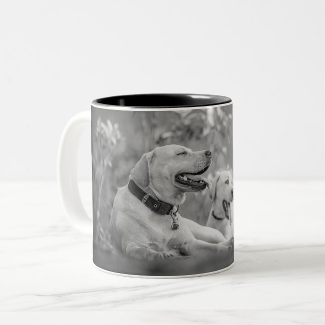 LABRADOR HUNDAR RELAXING Två-Tonad MUGG (Framsida vänster)