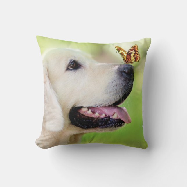 Labrador och fjäril Dekorativ kudde (Framsida)