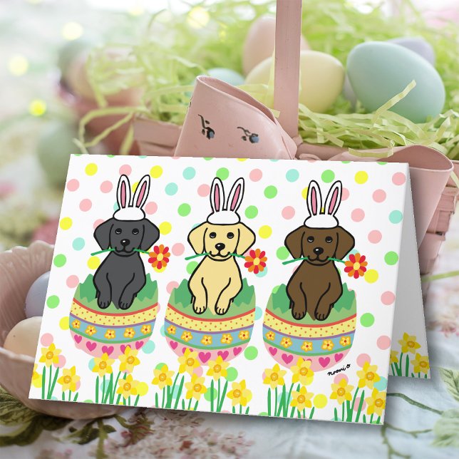 Labrador Puppies Påskägg Daffodils Helgkort (Labrador Puppies Easter Eggs card featuring Lab Puppies celebrating Easter.  Cute Cartoon Design.  )
