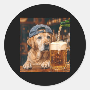 Labrador Retriever Dricker Öl Rolig Hund Meme Runt Klistermärke