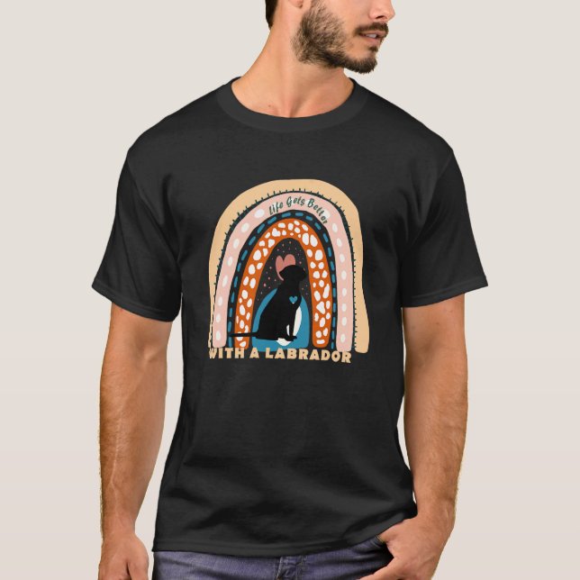 Labrador Retriever Hund Med Mönstrad Regnbåge 1 T Shirt (Framsida)