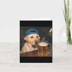 Labrador som dricker ölskjorta rolig fadersdag hun kort