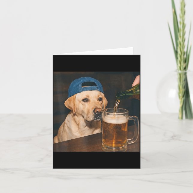 Labrador som dricker ölskjorta rolig fadersdag hun kort (Framsida)