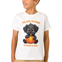 Labrador som innehar en Pumpkin, halloween