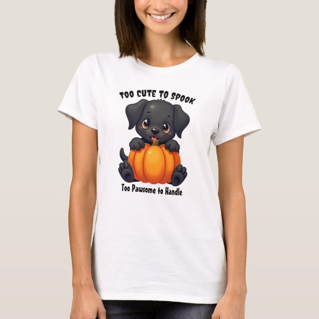 Labrador som innehar en Pumpkin, halloween T Shirt (Framsida)