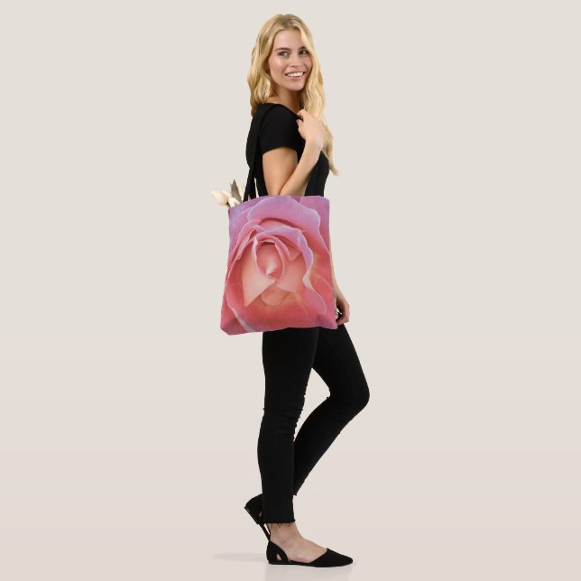 Läcklig rosa ros tygkasse (På modell)