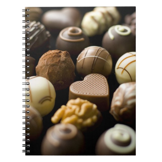 Läckra chokladpralines anteckningsbok med spiral (Framsidan)