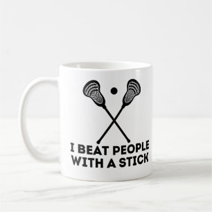Lacrosse jag slår folk med ett stift kaffemugg