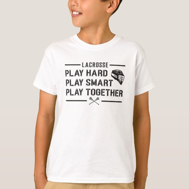 Lacrosse Player Play Smart Team Gift T Shirt (Framsida)