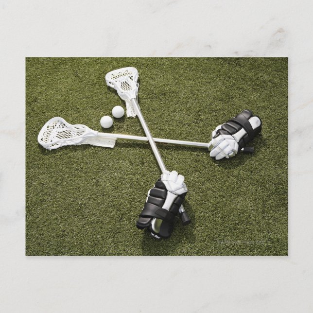 Lacrosse sticks, handskar och bollar på konstgjord vykort (Framsida)