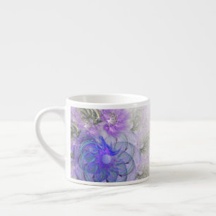 Lacy abstrakt blommadesign för lilor och för blått espressomugg