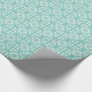 Lacy cutwork - vit över seafoamgrönt presentpapper