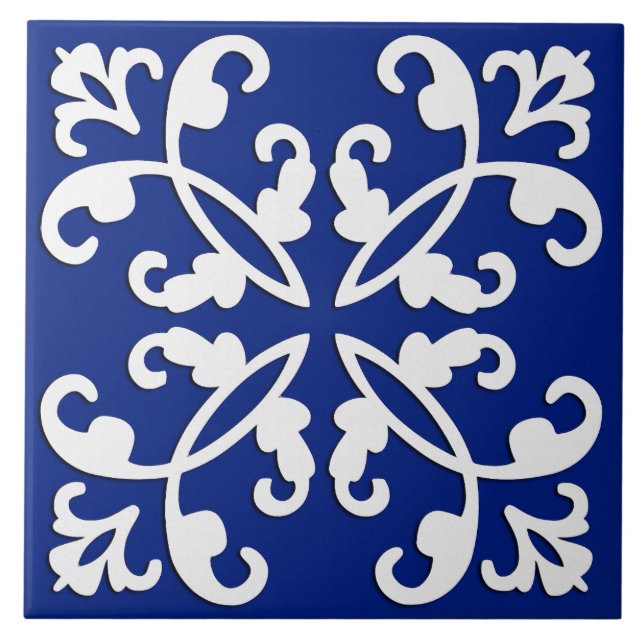 Lacy cutwork - white over lapis blue kakelplatta (Framsidan)