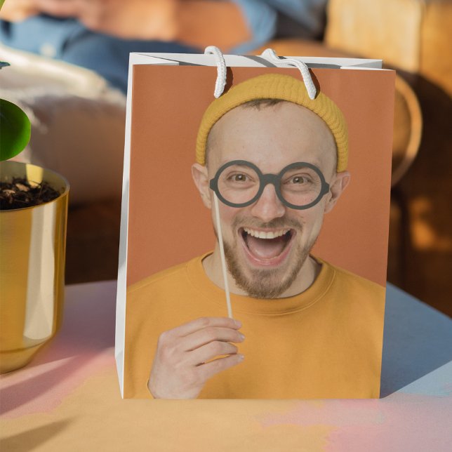 Ladda upp din roliga fotofotografi från festen  (Skapare uppladdad)