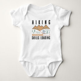 Laddning av hög kompetens - Cute Traveler - Campin T Shirt