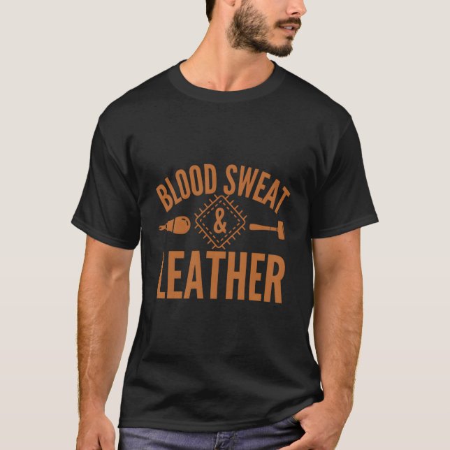 Läderarbete Slår Maul Kit Blood Sweat Leather T Shirt (Framsida)