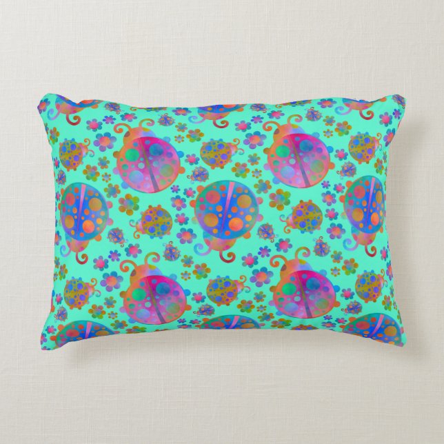 Lady Bugs Amongst the Flowers on a Winter Morning Prydnadskudde (Framsidan)