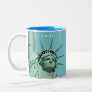 Lady Liberty på himmelblå Två-Tonad Mugg