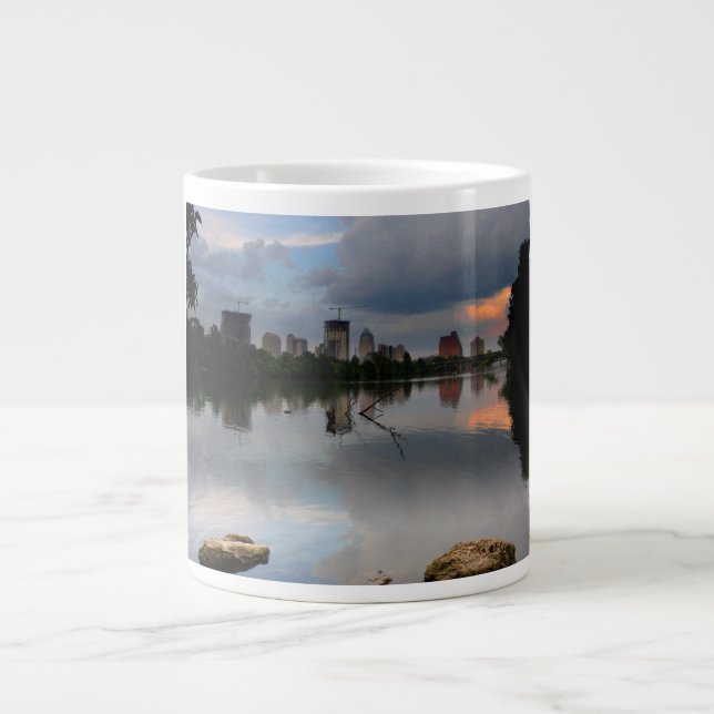 Ladybird Sjö Sunrise 1 - Austin Texas Skyline Jumbo Mugg (Framsidan)