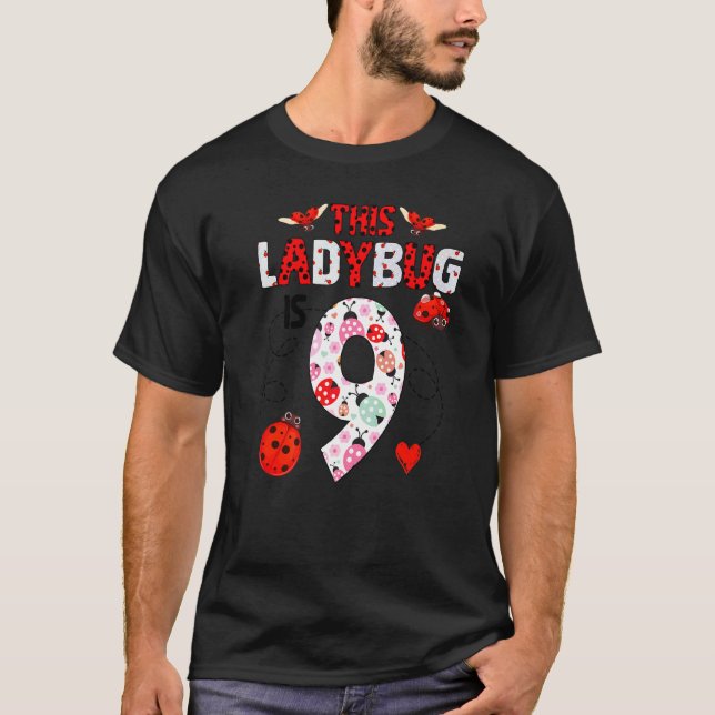 Ladybug är 9 år gammalt ladybug-tema t shirt (Framsida)