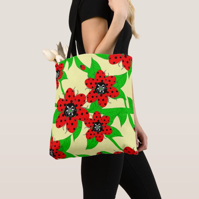 Ladybug Flowers Crossbody Bag Tygkasse (Närbild)