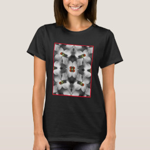 Ladybug på Abstrakten Dogwood Flower T Shirt