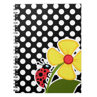 Ladybug på Black and White Polka dots Anteckningsbok