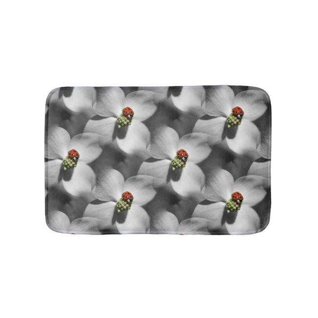 Ladybug på Dogwood Flower Nature Mönster Badrumsmatta (Framsidan)