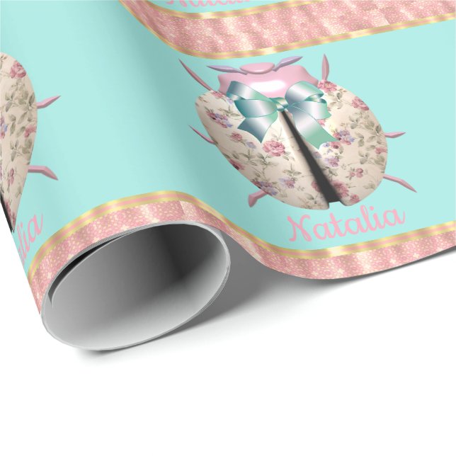 Ladybug ro och violets söt blommigt presentpapper (Rullad Hörn)