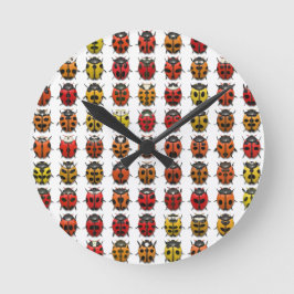 Ladybugs färglös mönster rund klocka