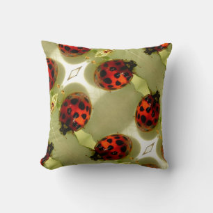 Ladybugs, grönt löv kudde