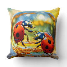 Ladybugs i en droppe vatten