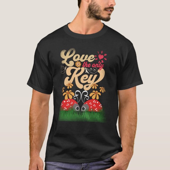 Ladybugs Love The Only Key Spring Floral Love T Shirt (Framsida)