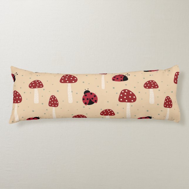 Ladybugs och Röda svampar Kroppskudde (Framsidan)