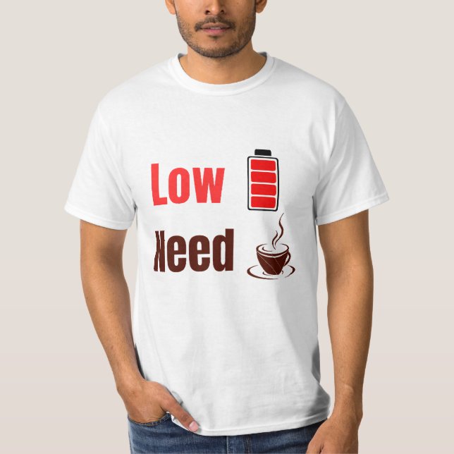 Låg Batterinivå Behöver Kaffe – Rolig T-Shirt (Framsida)