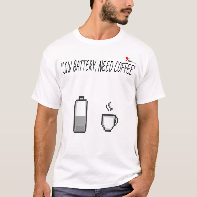 "Låg batterinivå, behöver kaffe" T-shirt (Framsida)