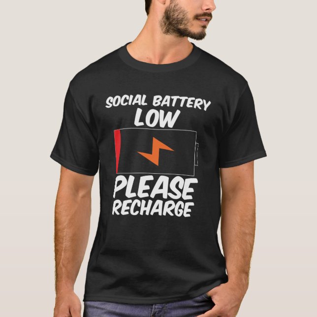 Låg batterinivå för Social-batteri Läs om Introver T Shirt (Framsida)