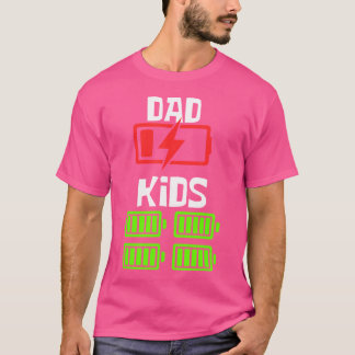 Låg batterinivå Pappa till 4 barn Rolig pappa till T Shirt