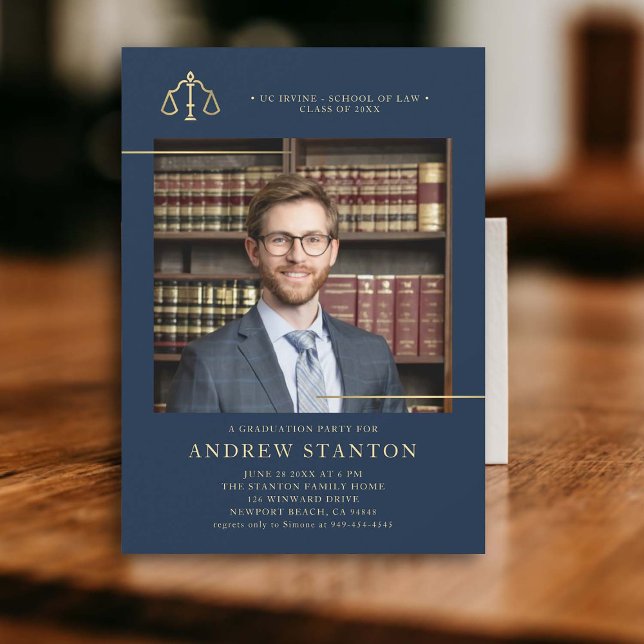 Lag School Studenten skalar foto Modern Navy Inbjudningar (law school graduation party invitation photo gold scales of justice elegant modern frame navy)