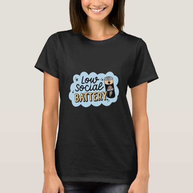 Låg social batteri introvert humor t shirt (Framsida)