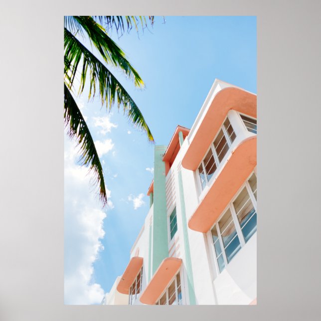 LÅG VINKEL FOTO AV VITA OCH ORANGE KONCRET BYGGER POSTER (Framsidan)