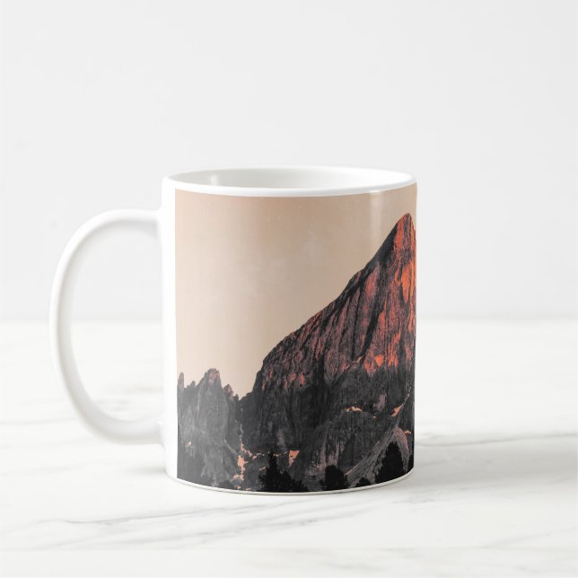 LÅG VINKEL FOTO FÖR STEN-BILDNING KAFFEMUGG (Vänster)