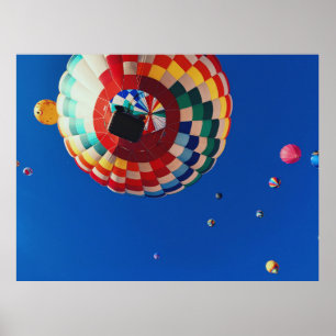 Låg vinkel fotografi av ballonger poster