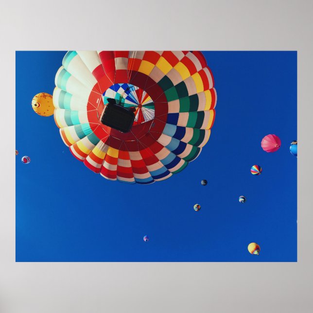 Låg vinkel fotografi av ballonger poster (Framsidan)
