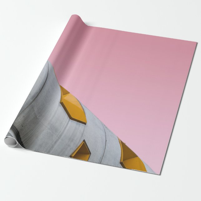 LÅG VINKEL FOTOGRAFI AV GRÅTT-BYGGNAD PRESENTPAPPER (Utrullad)