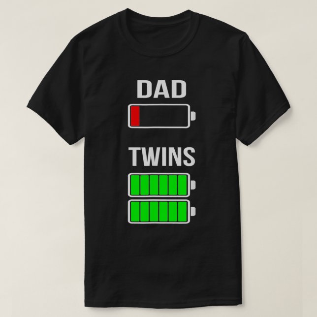 Lågbatteriladdade Twillingar med Pappa Fullt Ladda T Shirt (Design framsida)