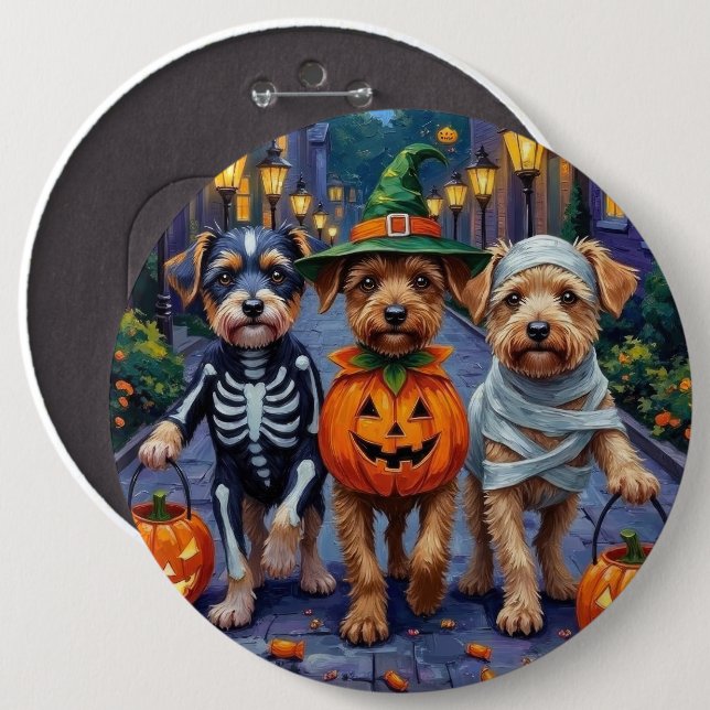 Lågchenhundar som går runt på halloweenfirande knapp (Framsida & baksida)