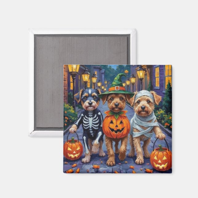 Lågchenhundar som går runt på halloweenfirande med magnet (Front/Back)
