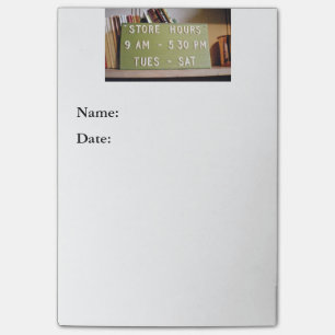 Lagertimmar undertecknar stort Posta-honom noterar Post-it Block